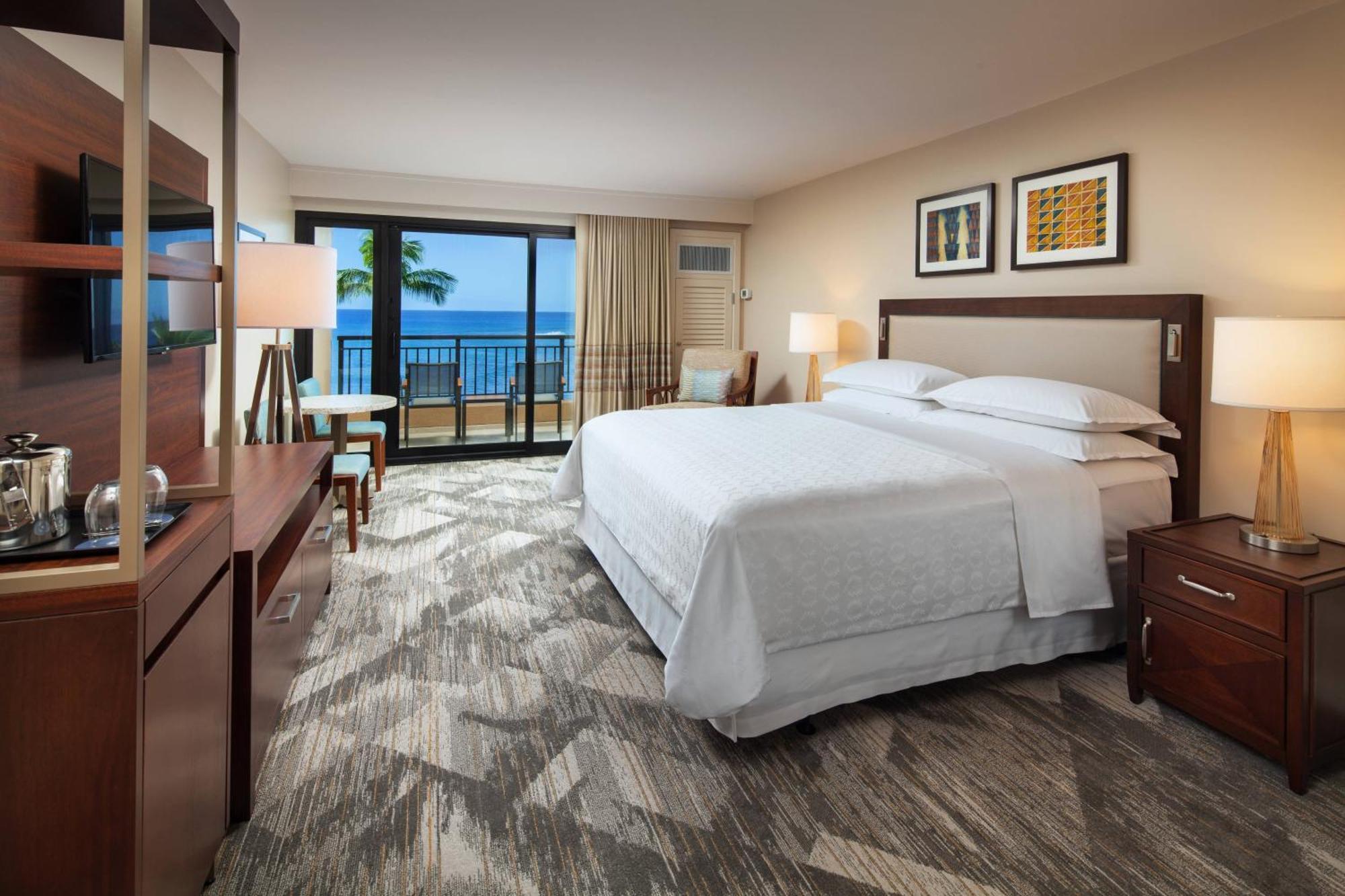 Deluxe Oceanfront Guest room 1 King Oceanfront
