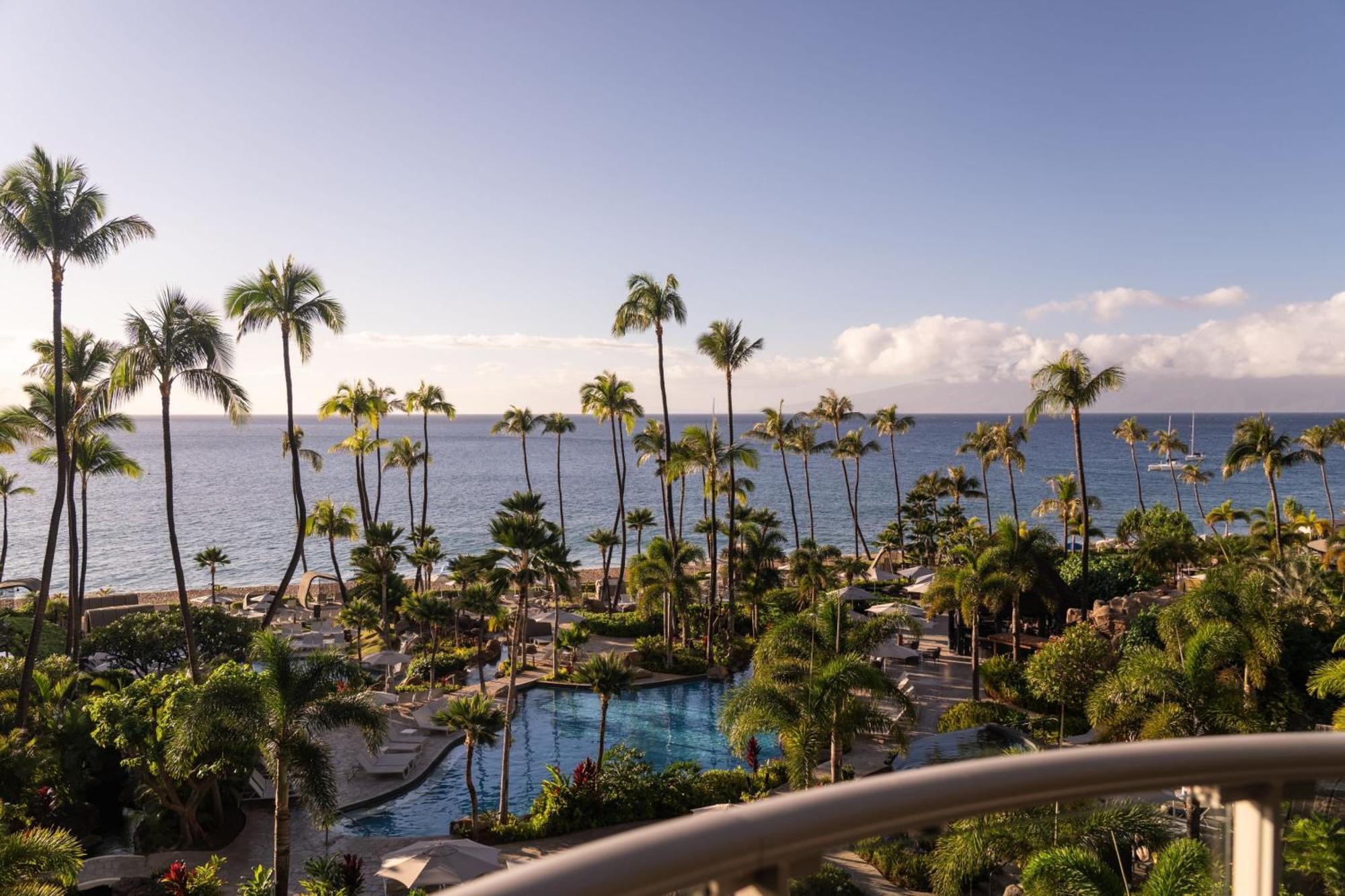 Kukahi King Room Ocean View Mid Floor