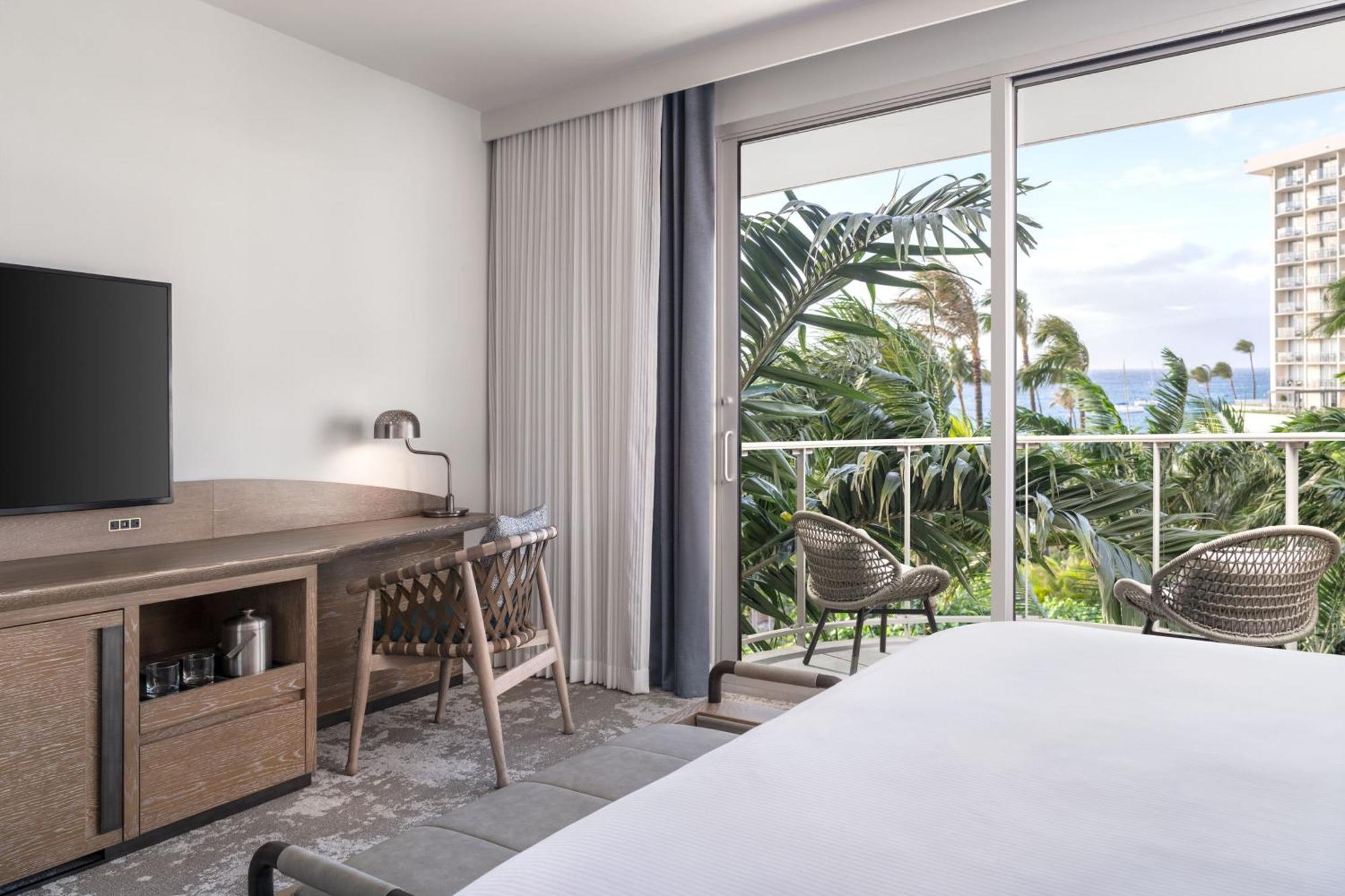 Kukahi King Room Ocean View Mid Floor