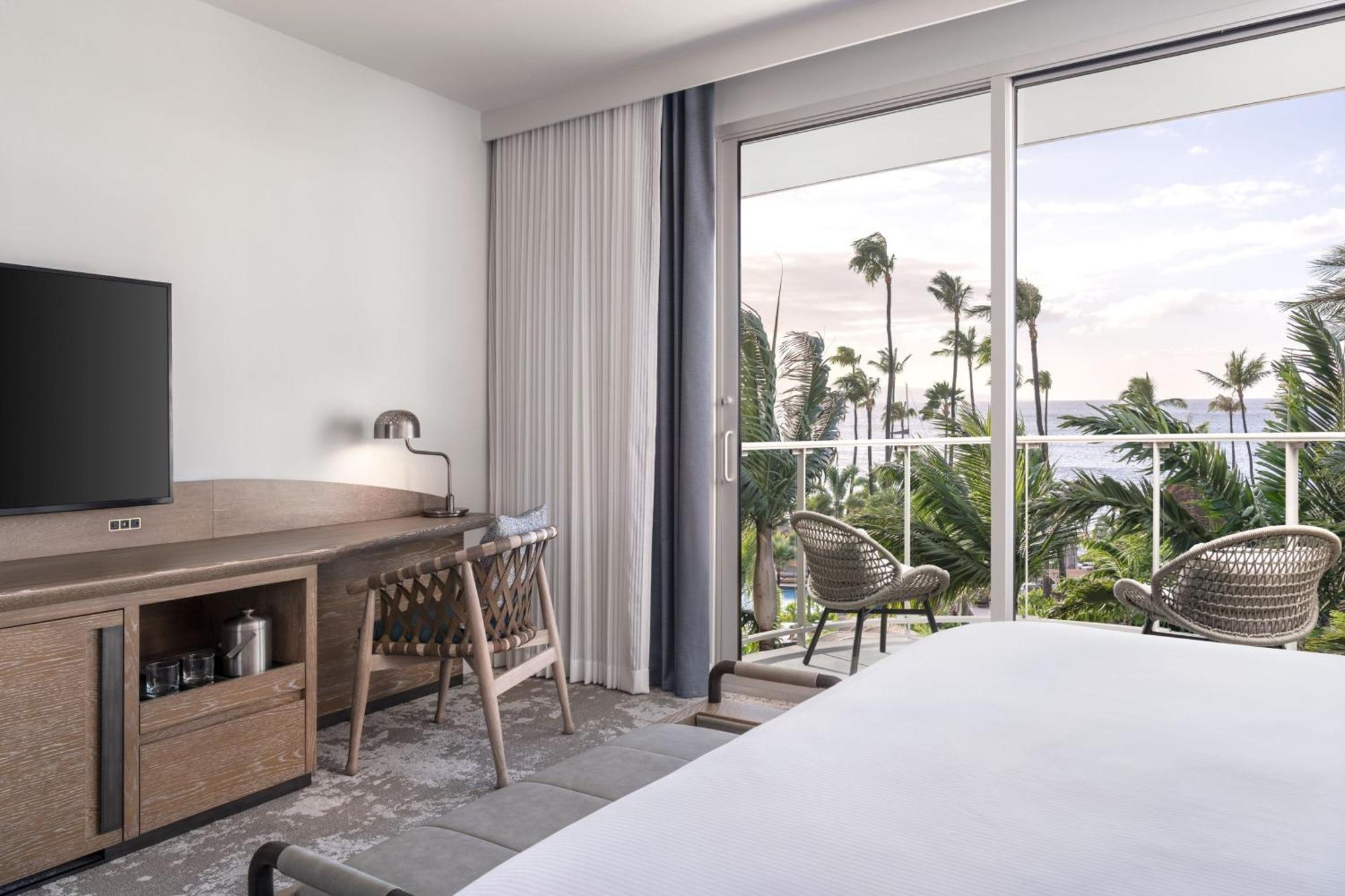 Kukahi King Room Ocean View Mid Floor